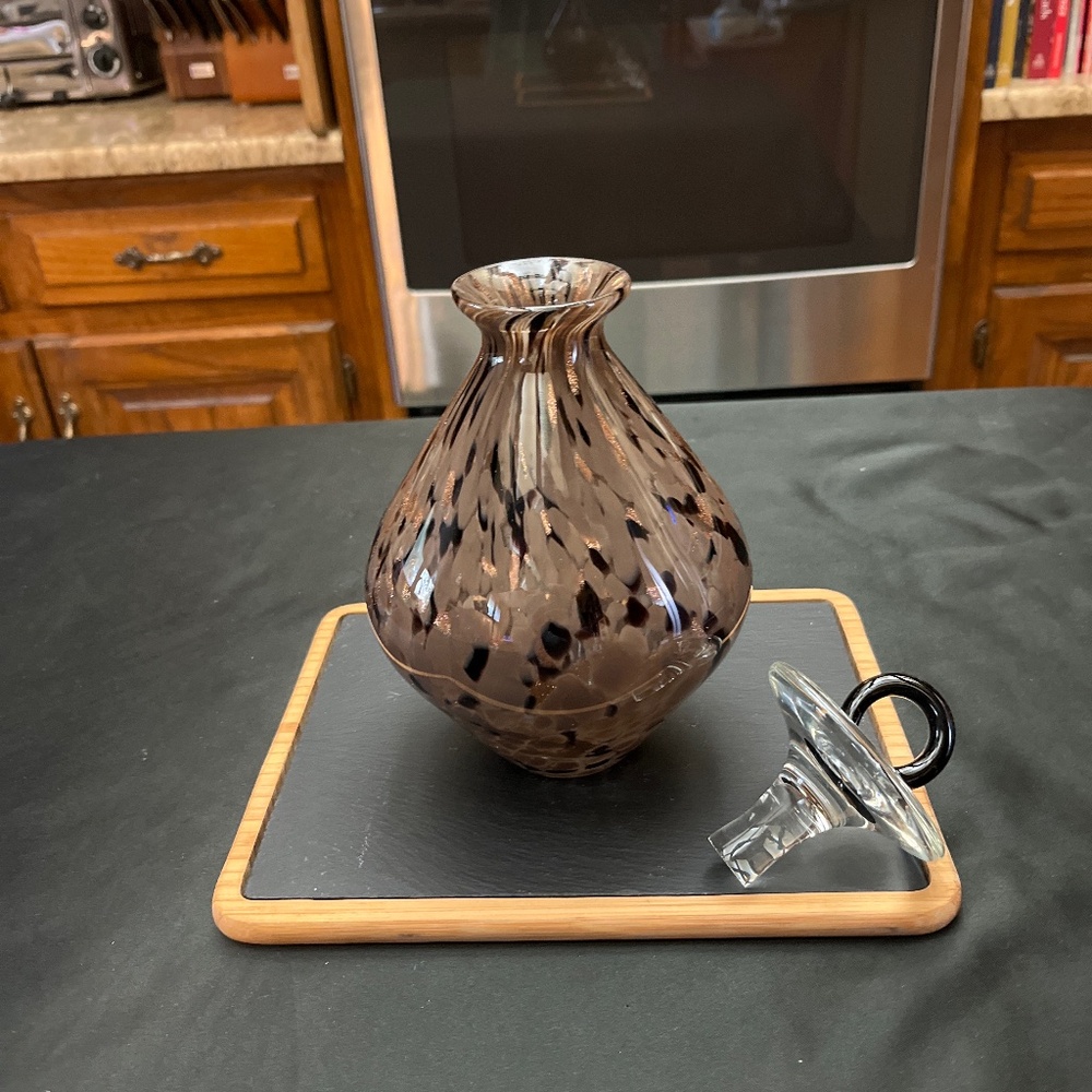 NWT Lidded Vase.  Colors of Taupe, Dark Brown and black With Metallic Spashes. - Picture 2 of 7
